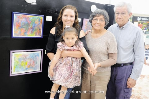 15042014 EN FAMILIA.  Silvia, Andrea, Silvia y Enrique.