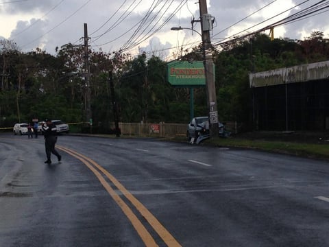 Su vehículo permaneció durante horas al margen de la carretera 176, en las inmediaciones del restaurante Ponderosa, a escasos metros de su residencia.