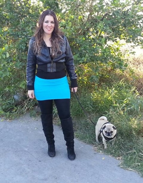 Taly paseando a “Poncho”.