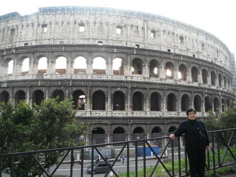 Luz María Treviño en el Coliseo Romano en Italia.