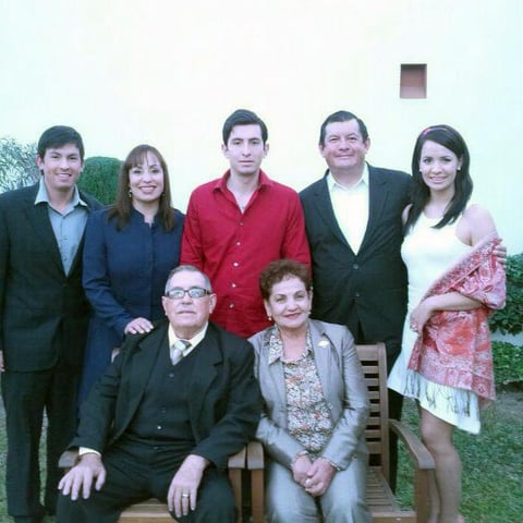 Familia Araujo Gutiérrez en el 50 aniversario de bodas de Raquel y Toño Gutiérrez.