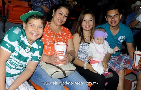 17042014 EN EL BEIS.  Miguel, Cristina, Fernanda, Mía y Humberto.