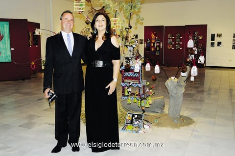 17042014 EN INAUGURACIóN DE EXPOSICIóN.  Heinz Bachrida y Liliana Fischer.