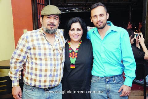 18042014 AMIGOS.  Rafael Aguirre, Alejandra de la Peña y David Hernández.