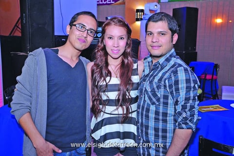 19042014 SE DIVIERTEN.  Diego, Berenice y Mario.