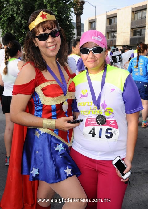 21042014 PARTICIPAN EN CARRERA ATLéTICA.  Margarita y Mónica en la 5k Ponte los tenis... que el cáncer no te alcance.
