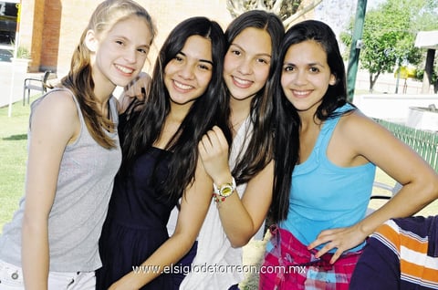 20042014 Alejandra, Daniela, Mariana y Sofía.