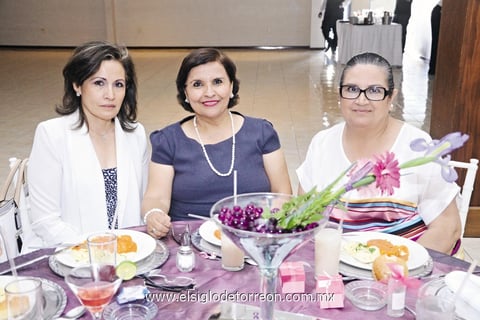 20042014 ASISTEN A DESPEDIDA DE SOLTERA.  Laura, Tere y Lety.