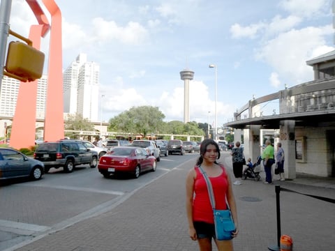 Esmy Orihuela Visitando San Antonio Texas