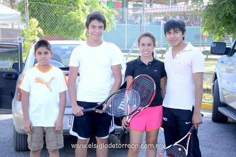 Juan Carlos, Érick, Jaqueline y Francisco.