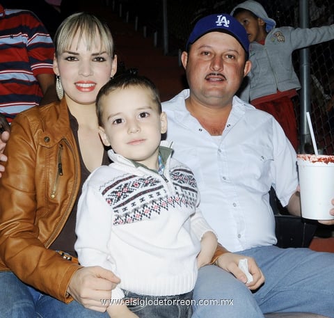 22042014 Blanca, Jesús Enrique y Jesús Enrique jr.