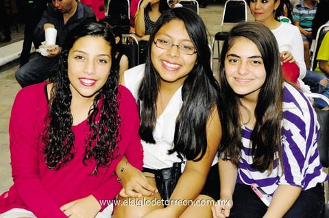 23042014 DISFRUTAN KERMéS.  Nagive, Aranza e Isabella.