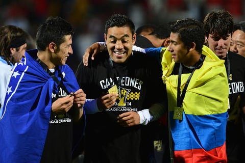 Marco Fabián emocionado con la conquista.