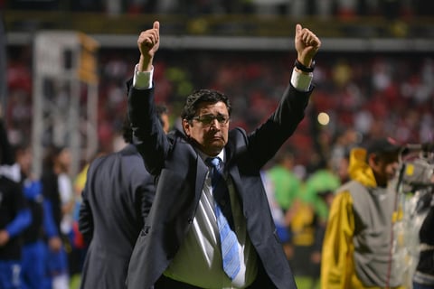Luis Fernando Tena regresa y de nueva cuenta le da un título a la Máquina.