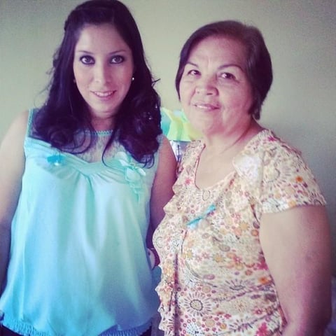Judith Escandón en compañía de su mamá, Rosario Juárez, en espera de la llegada de su bebé, Toñito Quintana.