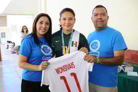 Zaira y Carlos con Desireé Monsiváis