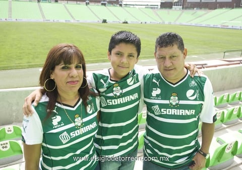 25042014 Carolina y Eduardo con su hijo Jorge.