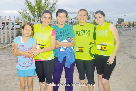 26042014 LOGRAN SU OBJETIVO.  Jaz, Zayra, Anabel, Ingrid y Liz.