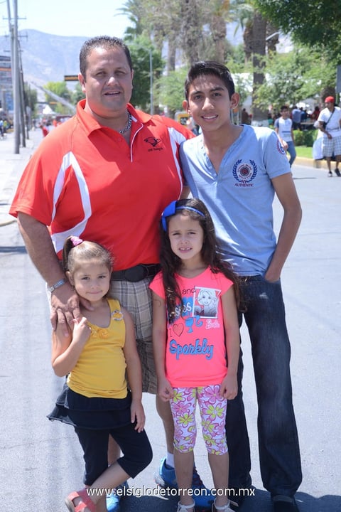 26042014 PASEO COLóN.  Leopoldo, Osman, Osmara y Andrea.
