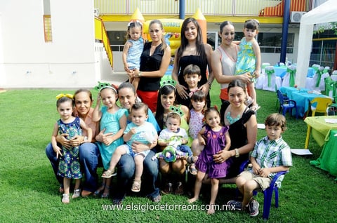 26042014 Mamás con sus pequeños hijos.
