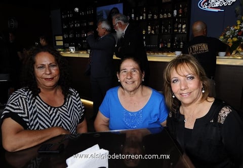 26042014 BRINDIS POR APERTURA.  Aracely, Cuquita y Paulina.