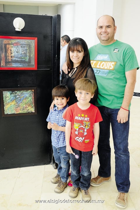 28042014 EN EXPO.  Karina, Manuel, Matías y Alejandro.