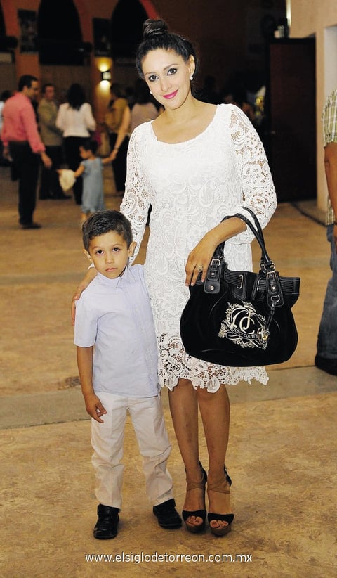 27042014 EN EL COLISEO.  Christopher y Olga.