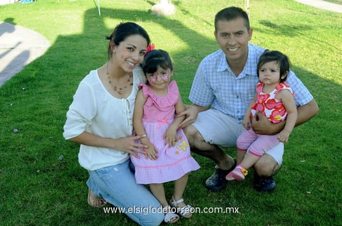 30042014 Claudia y Carlos con Camila y Cristy.