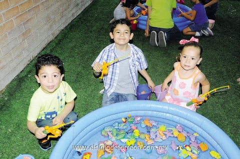 30042014 MUY DIVERTIDOS.  Darío, Santiago y Marisofi.