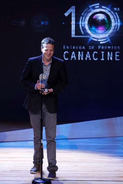 El cineasta Amat Escalante fue reconocido como el Mejor Director del Año por su cinta "Heli".