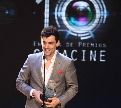En el rubro de Mejor Actor Mexicano, el ganador fue Luis Gerardo Méndez por su participación en "Nosotros los nobles", quien pidió a cineastas y directores seguir apostando por los nuevos talentos. "Nosotros éramos los que no vendíamos boletos de cine, nadie nos conocía...", refirió.