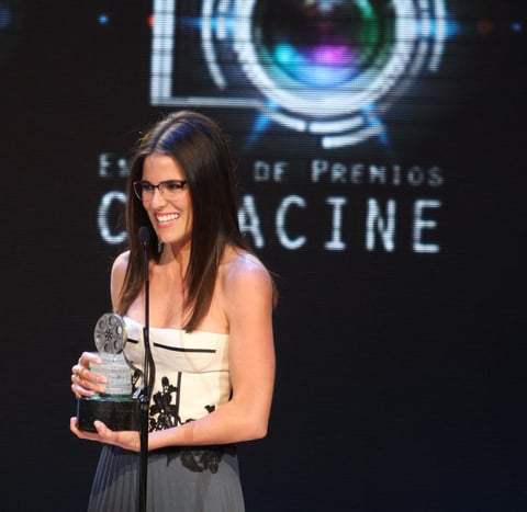 El premio Canacine a Mejor Actriz fue entregado a Karla Souza, por la cinta "Nosotros los nobles", quien competía con Ludwika Paleta, Martha Higareda, Cecilia Suárez y Karina Gidi.