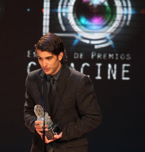 El premio Promesa Masculina fue entregado a Juan Pablo Gil por su actuación en "Nosotros los Nobles".