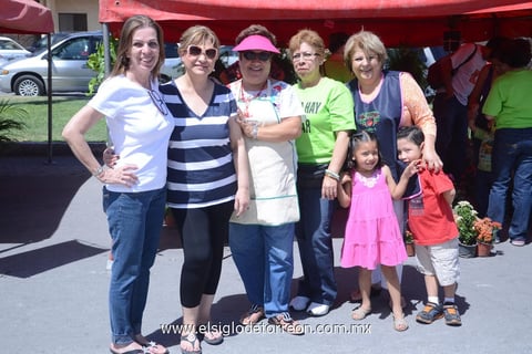03052014 EN EVENTO DE JARDINERíA.  Angie, Queta, Paty, Carmen y Lupita.