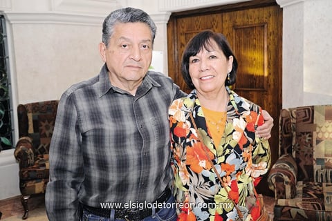 EN PAREJA.  Heriberto y Magdalena.