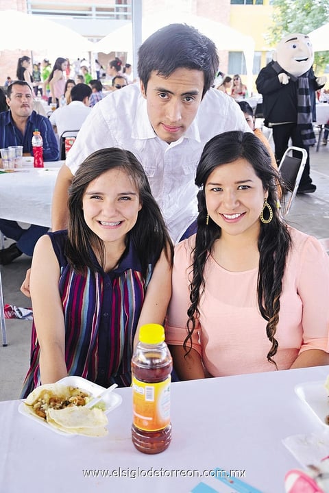 COMPAñEROS.  Carolina, Saúl y Aymé.