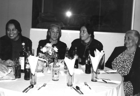 Gloria Soto Reyes, Justina Reyes de Soto (f), Martha Beatriz Soto Reyes (f) y Guadalupe Ugalde de Soto (f), en una recepción en febrero de 1991.