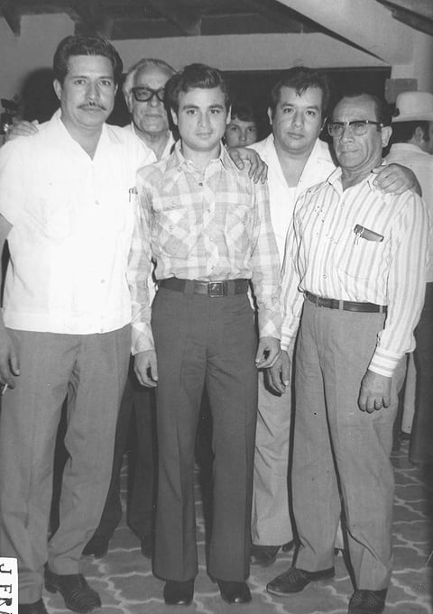 Sr. Gustavo Torres (f), Matador de toros Eloy Cavazos, Carlos Adelantado R. y Profr. Carlos Adelantado (f), en 1973.