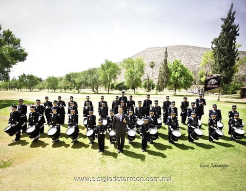 04052014 Banda de Guerra del Instituto Gómez Palacio participó el pasado 26 de abril en la ciudad de San Antonio, Tx., de manera destacada en uno de los desfiles más iluminados y grandes de los Estados Unidos.- Érick Sotomayor Fotografía