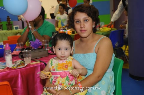 Laura y Camila.