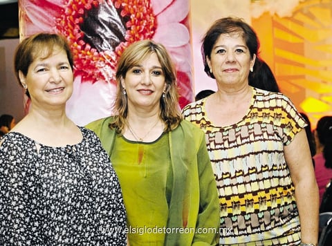 06052014 ASISTEN A DESFILE DE MODAS.  Paty, Ana y Gaby.