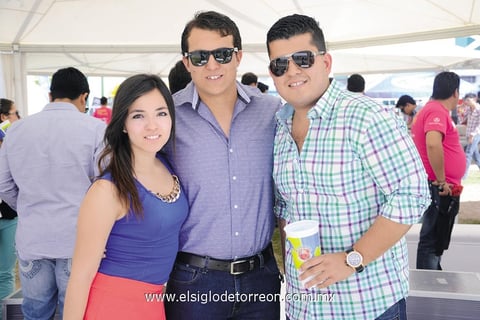 08052014 DE FIESTA.  Dulce, Hernán y Gianni.