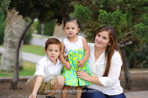 10052014 Vero de Ayala con sus hijos Diego y Mayté.