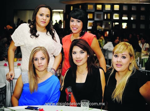 12052014 María Fernanda, Rebeca, Lourdes, Elizabeth y Diana.