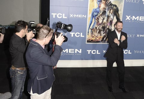 Hugh Jackman se mostró ante los medios con la singular pose de su personaje.