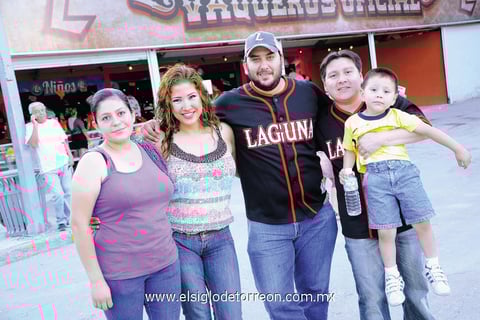 14052014 EN FAMILIA.  Elena, Laura, Alejandro, Marcelo y Marcelito.