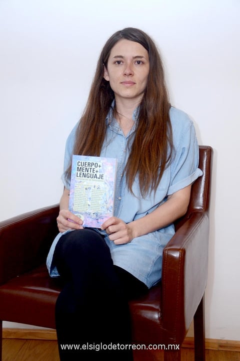 14052014 Gidi Loza, autora del libro.