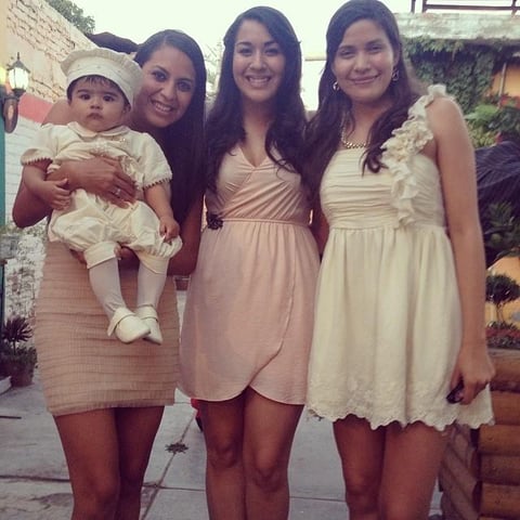 Sandra, Abby y Barbie con Luigui.