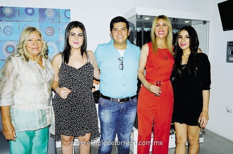 15052014 CONTENTOS.  María del Rosario, Mariel, Zeus, Alejandra Hernández y Alejandra Díaz.