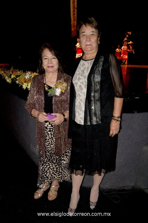15052014 Rebeca Arreola celebra 30 años de servicio. Actualmente, se desempeña como maestra de sexto de primaria.